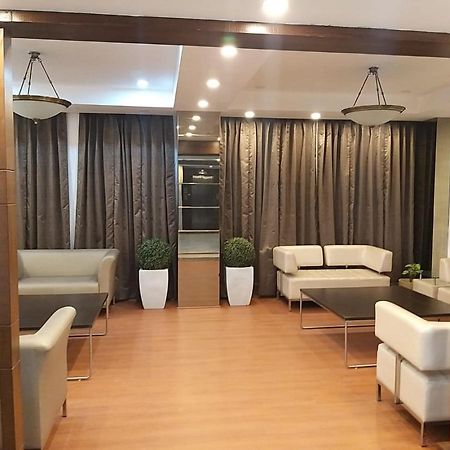 Hide Away Suites Noida Exterior foto