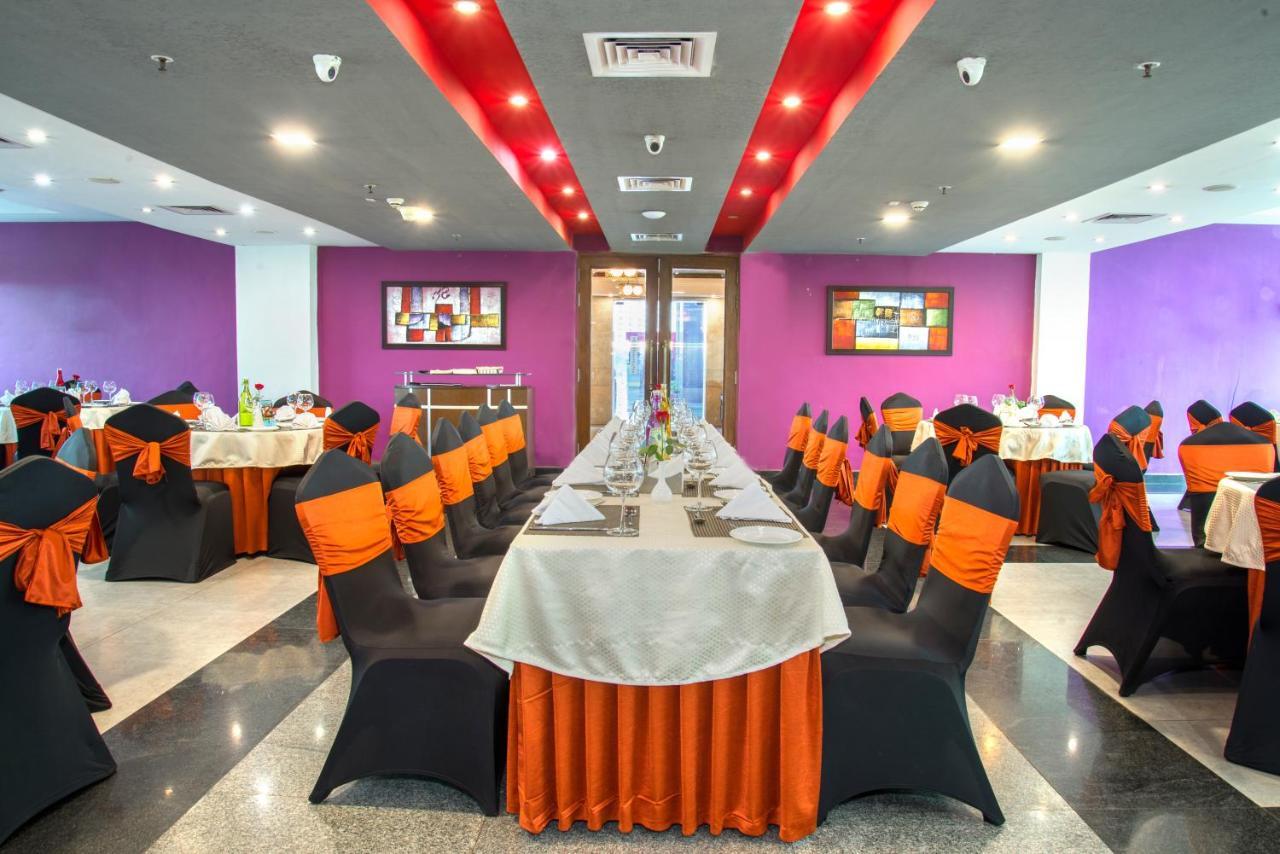 Hide Away Suites Noida Exterior foto