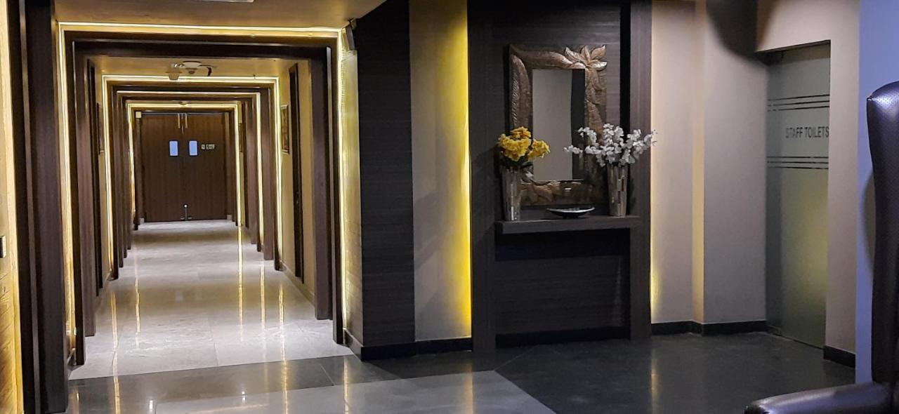 Hide Away Suites Noida Exterior foto