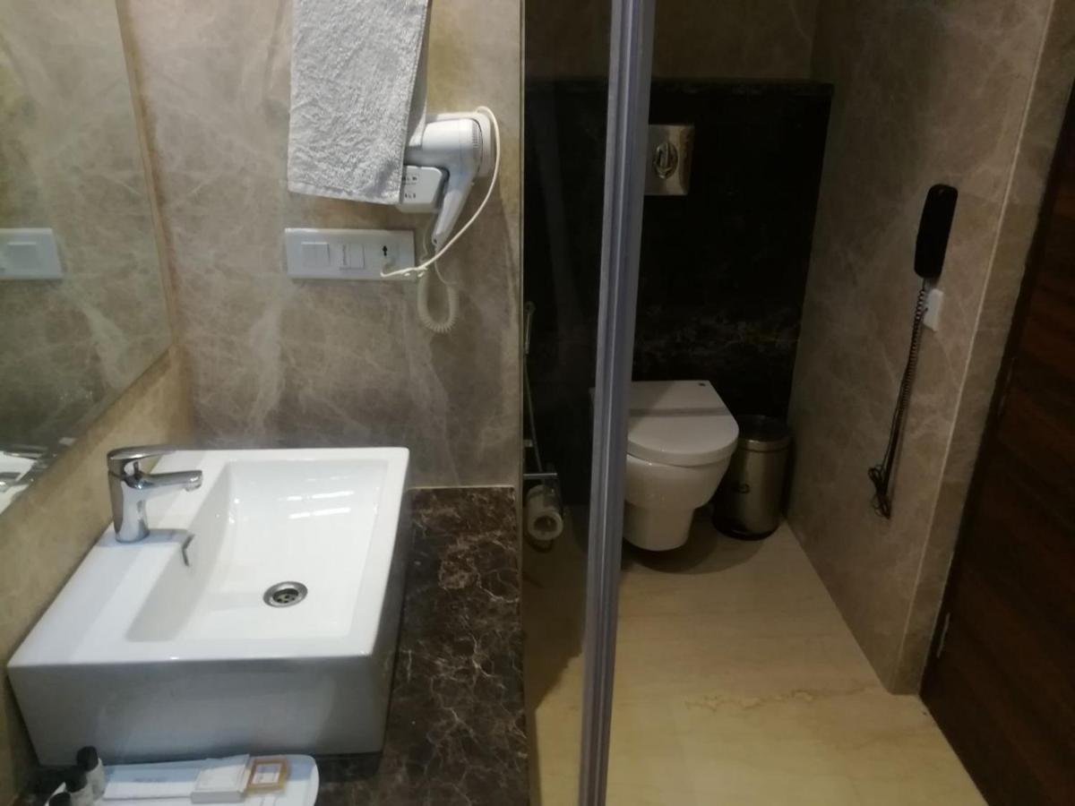 Hide Away Suites Noida Exterior foto
