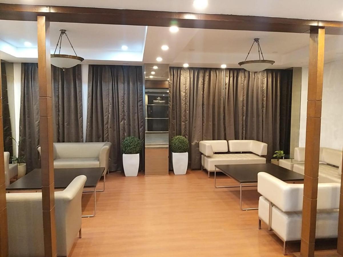Hide Away Suites Noida Exterior foto