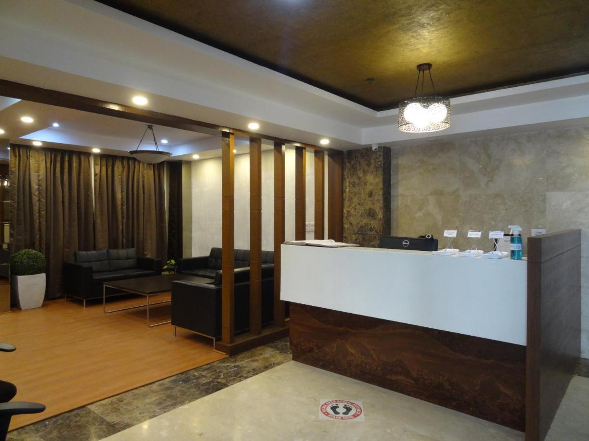 Hide Away Suites Noida Exterior foto