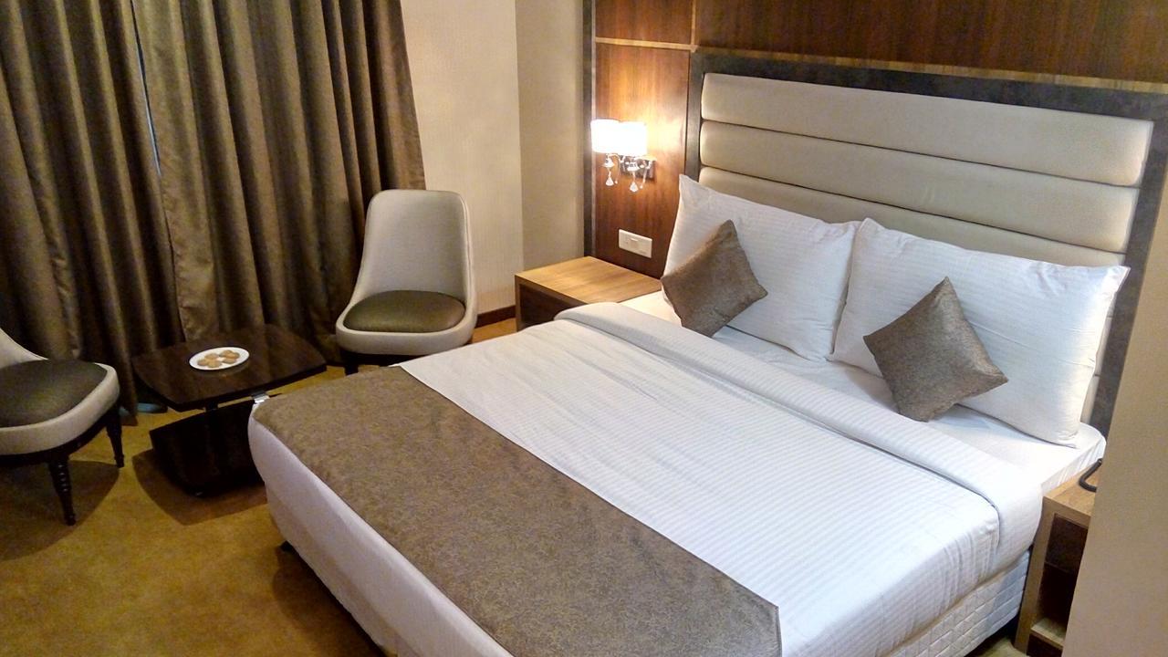 Hide Away Suites Noida Exterior foto