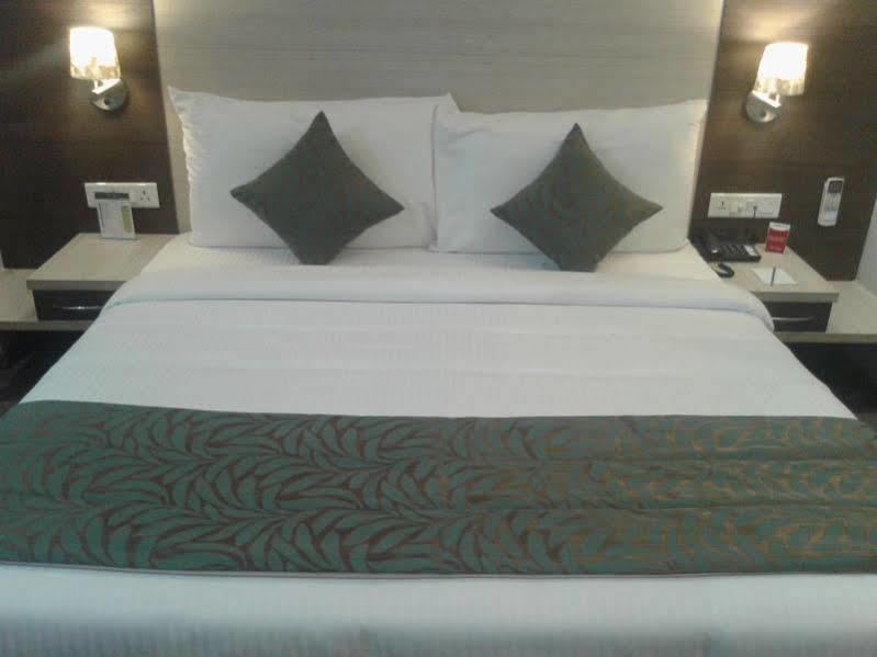 Hide Away Suites Noida Exterior foto