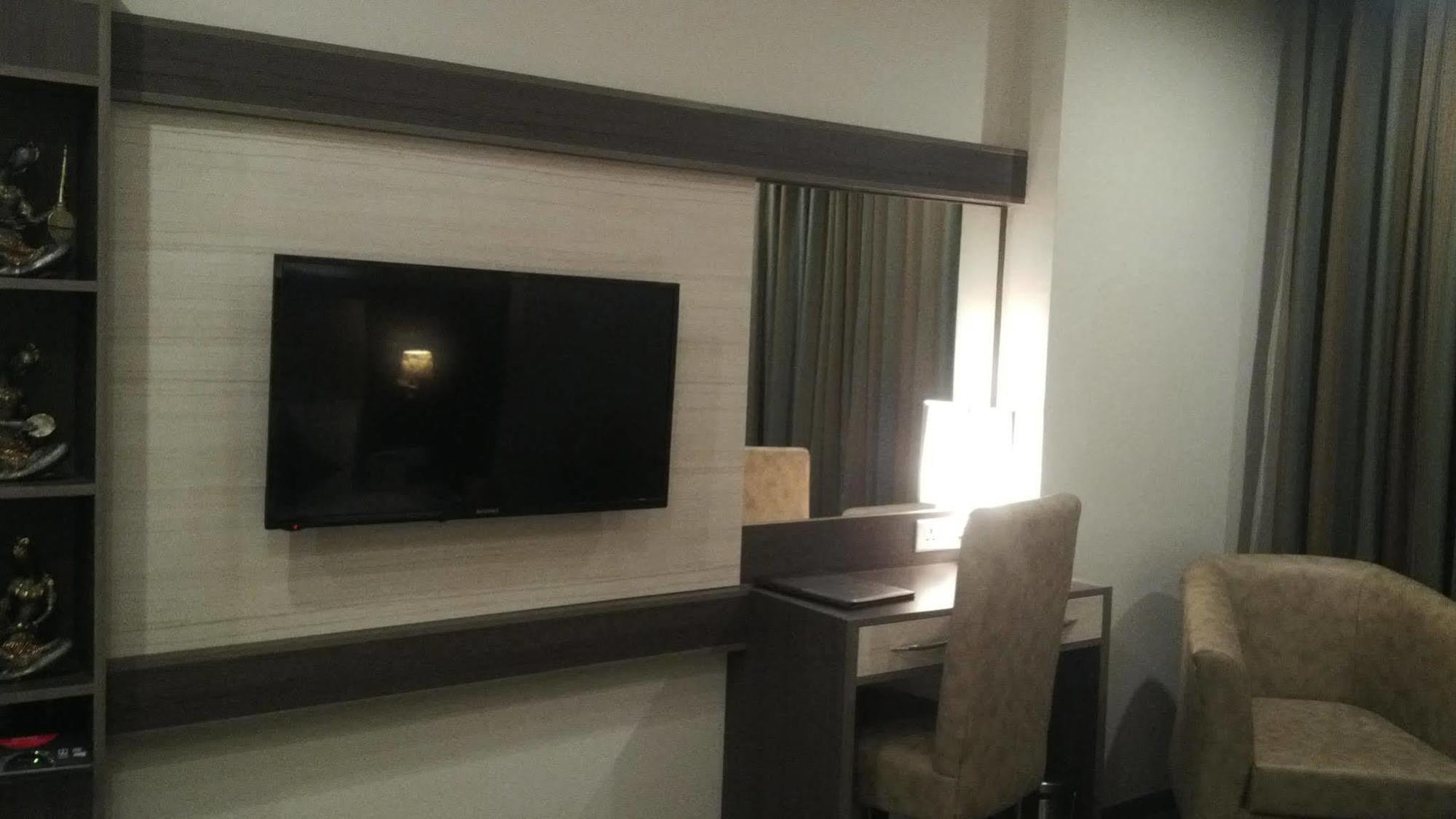 Hide Away Suites Noida Exterior foto